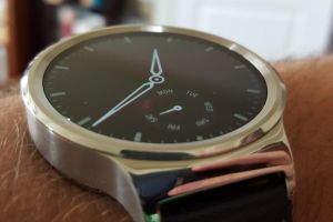 Huawei Watch: элегантные умные часы c Android Wear